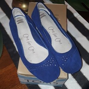 Toms blue suede cut out ballet flats